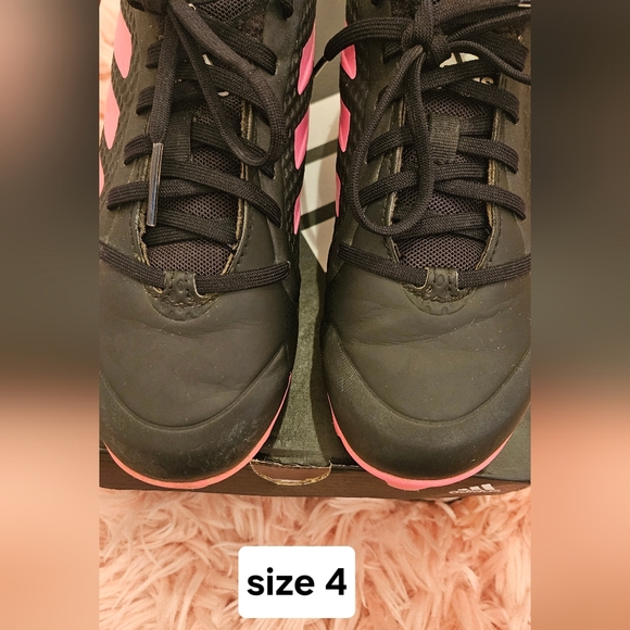 Adidas Softball/Baseball Cleats for Girls. Sizes 3 & 4 - Picture 9 of 16